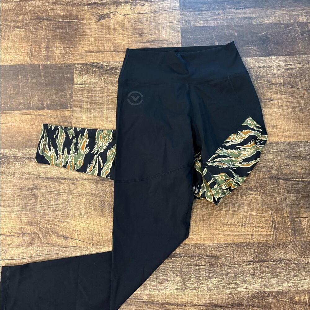 Stylish Black and Green Women's Leggings